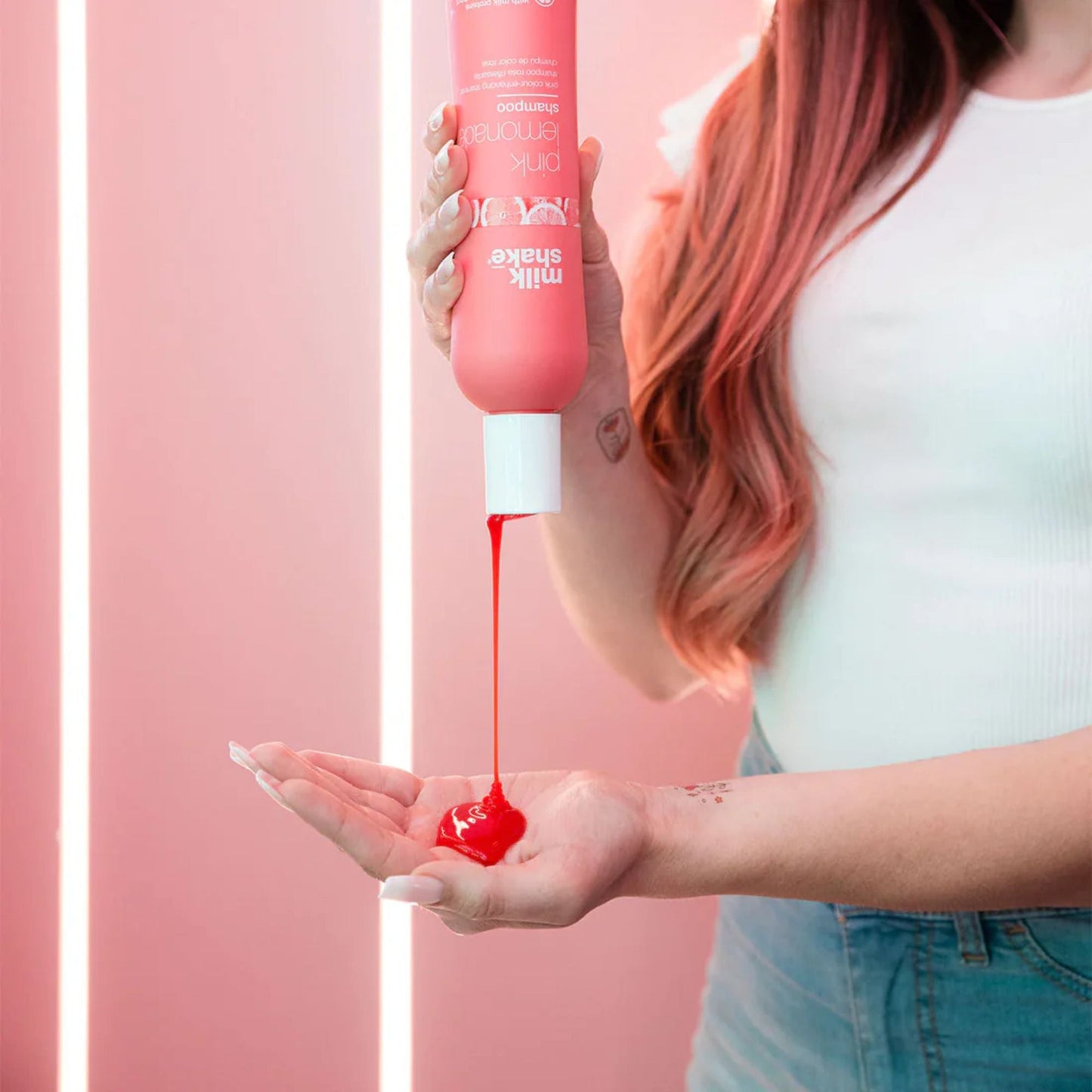 PINK LEMONADE roza barven šampon za lase MILK_SHAKE - Šamponi.si