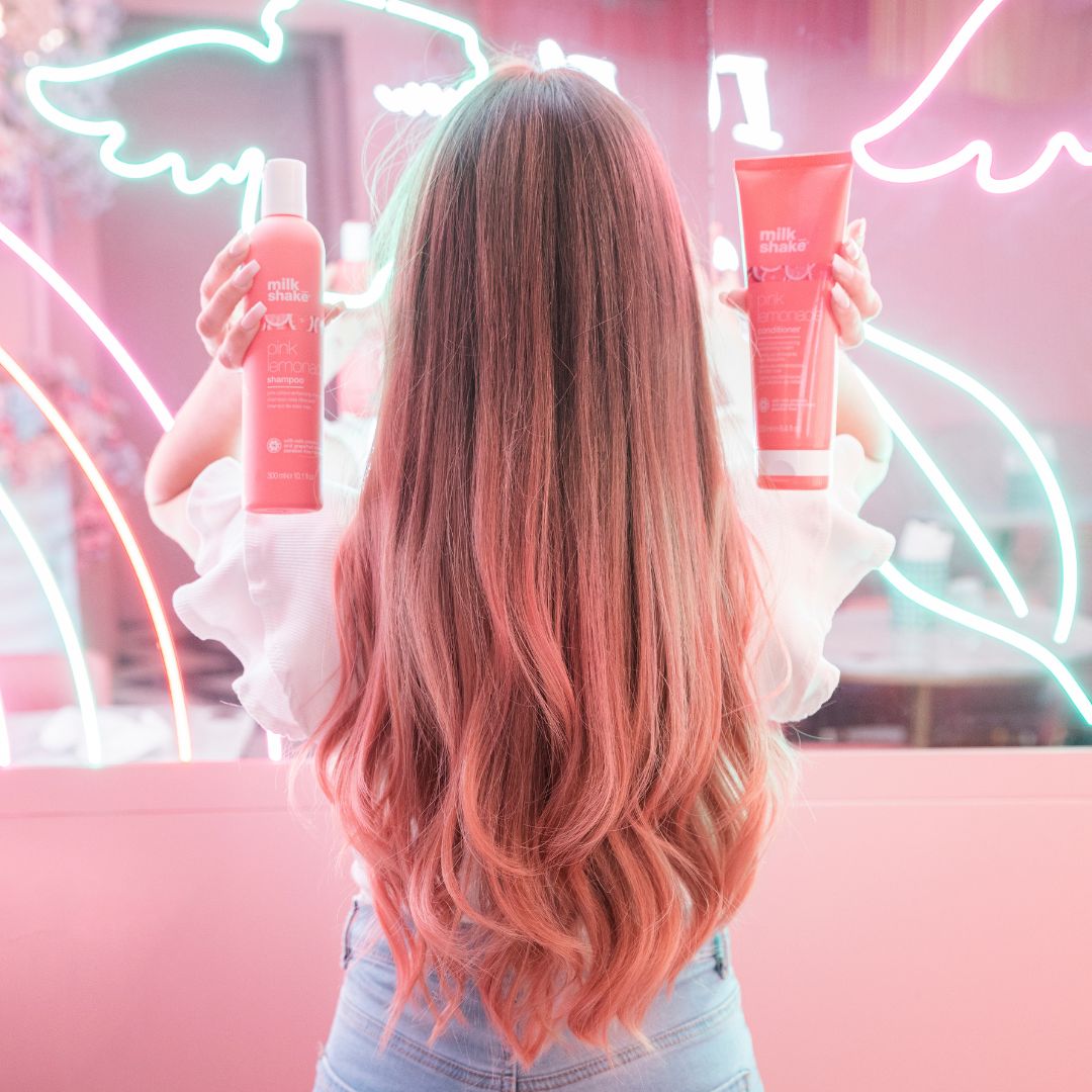 PINK LEMONADE roza barvni balzam za lase MILK_SHAKE - Šamponi.si